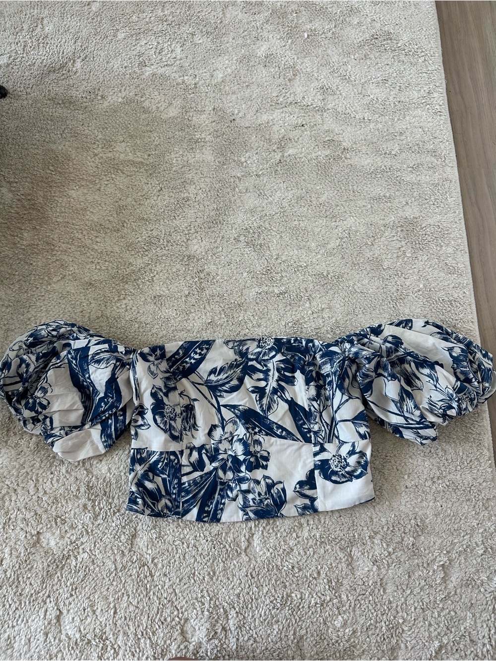 Abercrombie Off-Shoulder Puff Sleeve Floral Crop Top - Blue/White